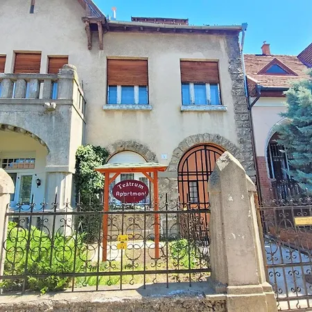 Teatrum Apartment *